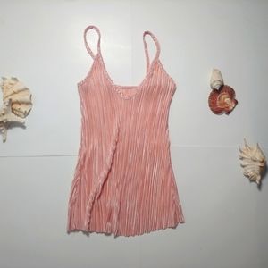 🌈Pink camisole. No tags so not sure of brand.